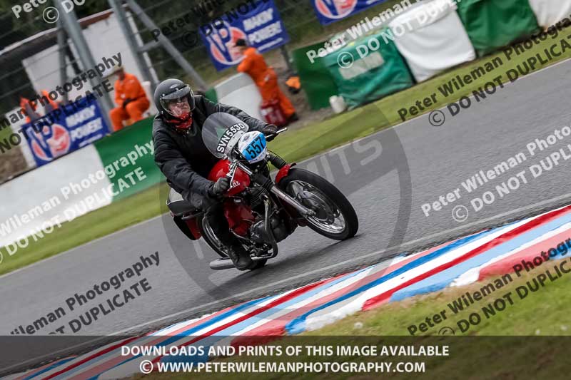 Vintage motorcycle club;eventdigitalimages;mallory park;mallory park trackday photographs;no limits trackdays;peter wileman photography;trackday digital images;trackday photos;vmcc festival 1000 bikes photographs